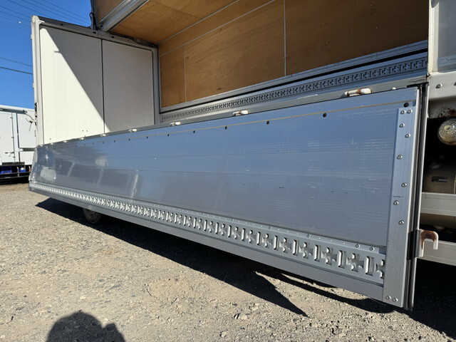 三菱ふそうファイターアルミウイング中型（4t）[写真19]