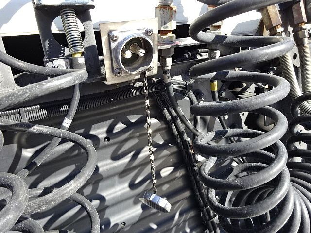 日野プロフィアトレーラーヘッド（トラクターヘッド）大型（10t）[写真10]