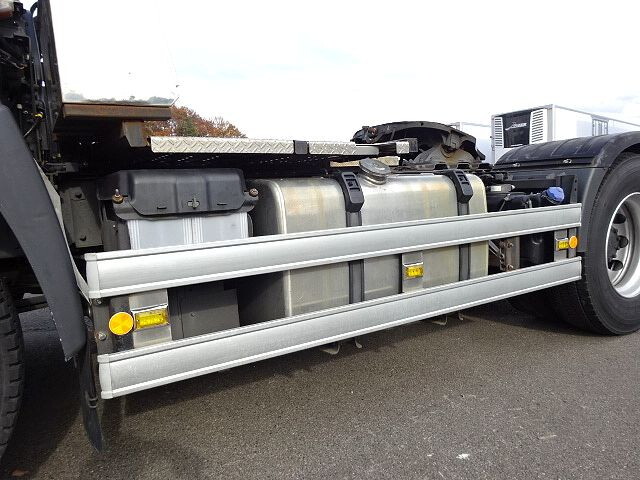 日野プロフィアトレーラーヘッド（トラクターヘッド）大型（10t）[写真16]