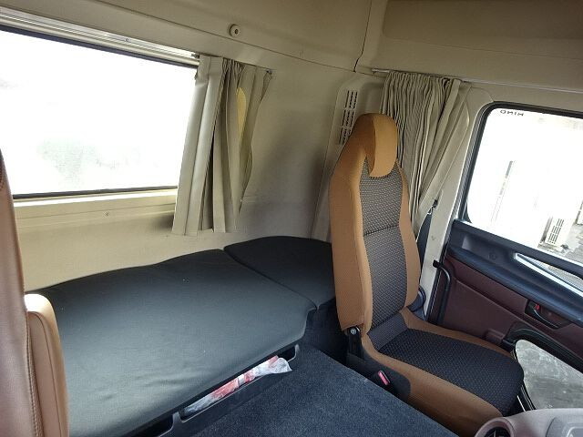 日野プロフィアトレーラーヘッド（トラクターヘッド）大型（10t）[写真29]