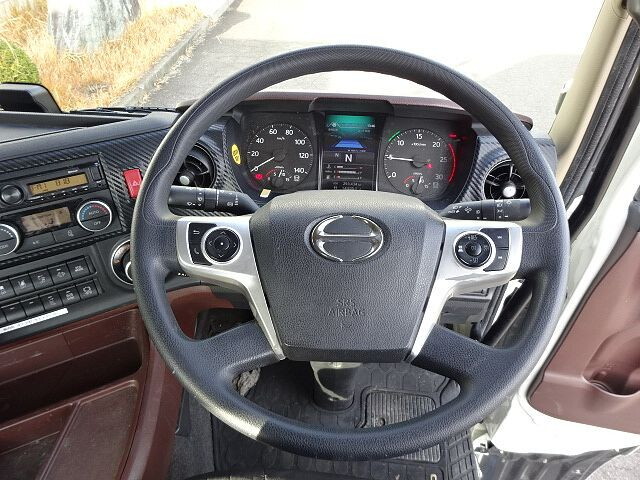 日野プロフィアトレーラーヘッド（トラクターヘッド）大型（10t）[写真31]