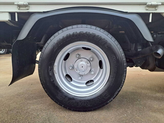 トヨタトヨエース平ボディ小型（2t・3t）[写真20]