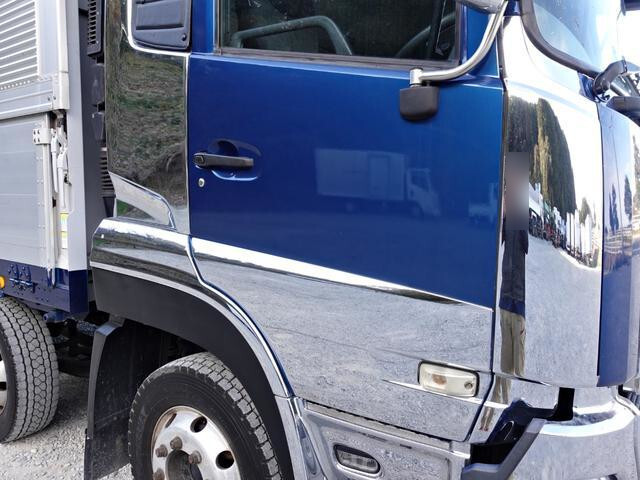 UDトラックスクオンアルミウイング大型（10t）[写真05]