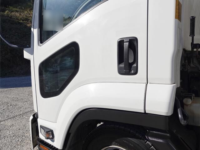 いすゞフォワードアルミウイング中型（4t）[写真11]