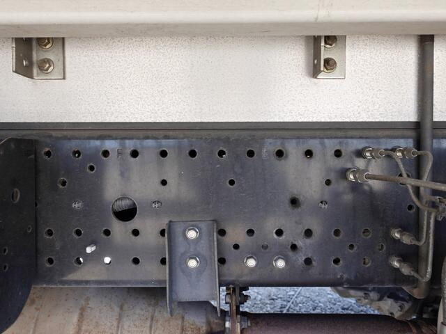 いすゞフォワードアルミウイング中型（4t）[写真23]