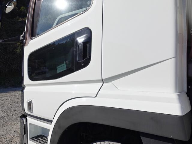 三菱ふそうスーパーグレートアルミウイング大型（10t）[写真11]