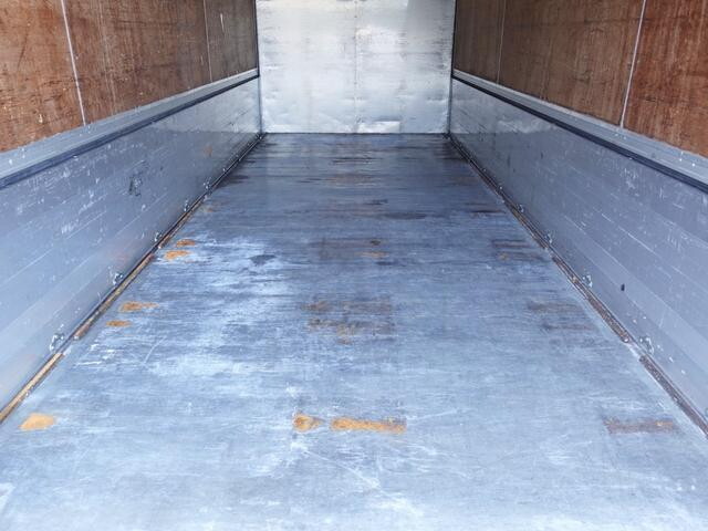 三菱ふそうファイターアルミウイング中型（4t）[写真14]