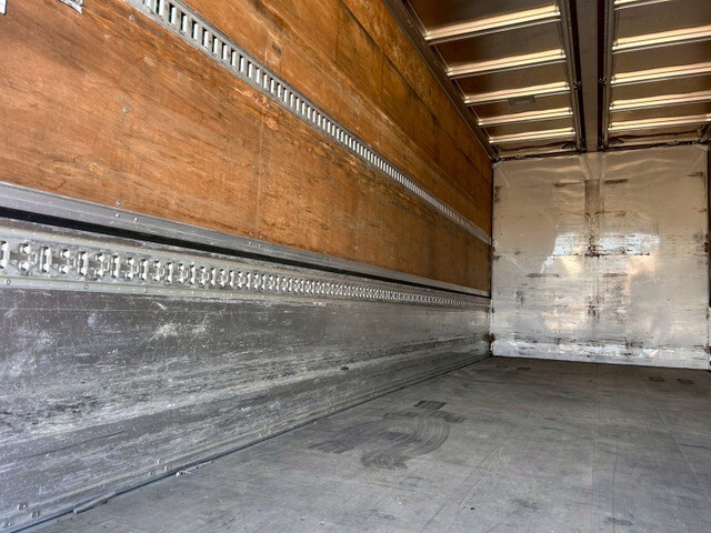 いすゞフォワードアルミウイング増トン（6t・8t）[写真10]