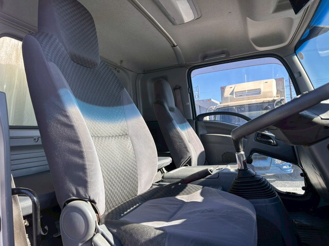 いすゞフォワードアルミウイング増トン（6t・8t）[写真22]