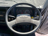 いすゞフォワードアルミウイング増トン（6t・8t）[写真25]