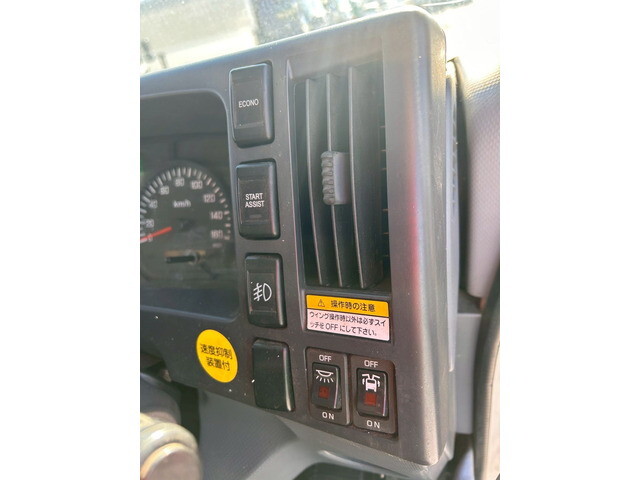 いすゞフォワードアルミウイング増トン（6t・8t）[写真27]