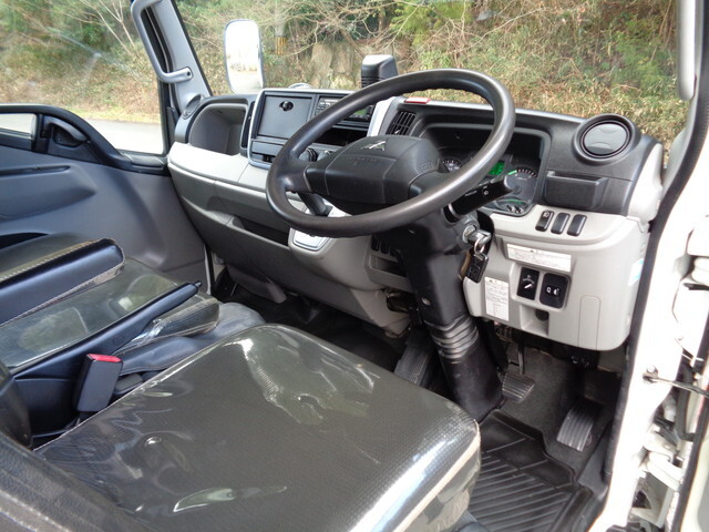 三菱ふそうキャンターダブルキャブ（Wキャブ）小型（2t・3t）[写真24]