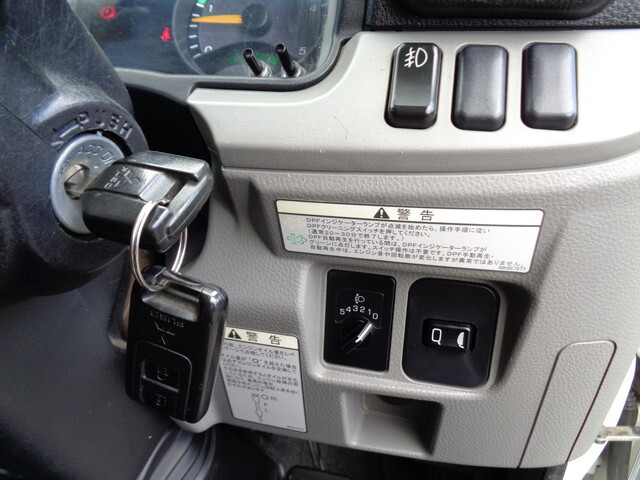 三菱ふそうキャンターダブルキャブ（Wキャブ）小型（2t・3t）[写真35]