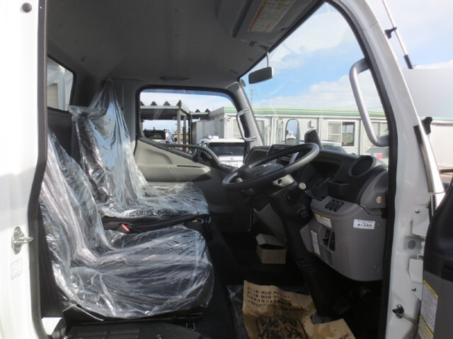 三菱ふそうキャンター平ボディ小型（2t・3t）[写真13]