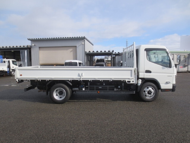 三菱ふそうキャンター平ボディ小型（2t・3t）[写真07]
