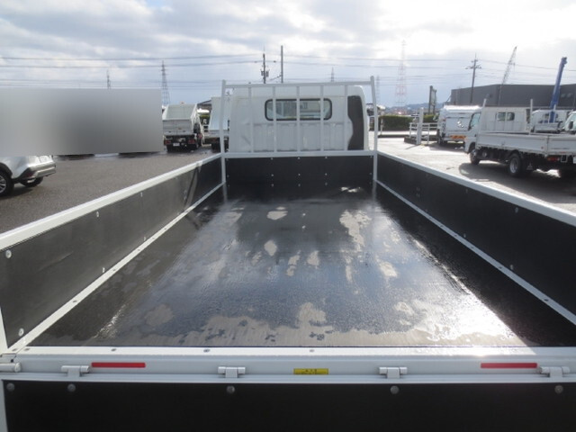 三菱ふそうキャンター平ボディ小型（2t・3t）[写真09]