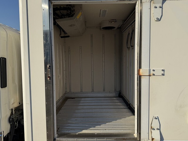 いすゞエルフ冷凍車（冷蔵車）小型（2t・3t）[写真16]