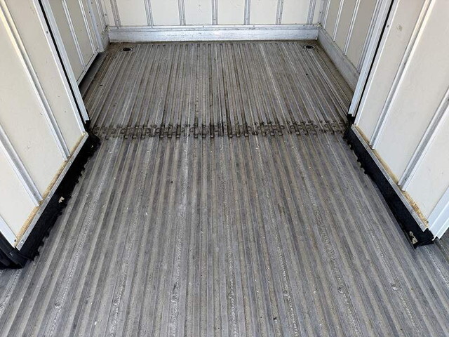 いすゞエルフ冷凍車（冷蔵車）小型（2t・3t）[写真18]