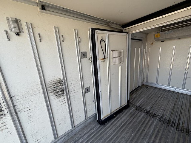 いすゞエルフ冷凍車（冷蔵車）小型（2t・3t）[写真20]