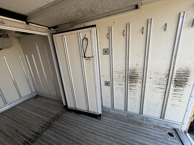 いすゞエルフ冷凍車（冷蔵車）小型（2t・3t）[写真21]