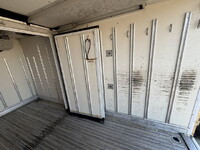 いすゞエルフ冷凍車（冷蔵車）小型（2t・3t）[写真22]