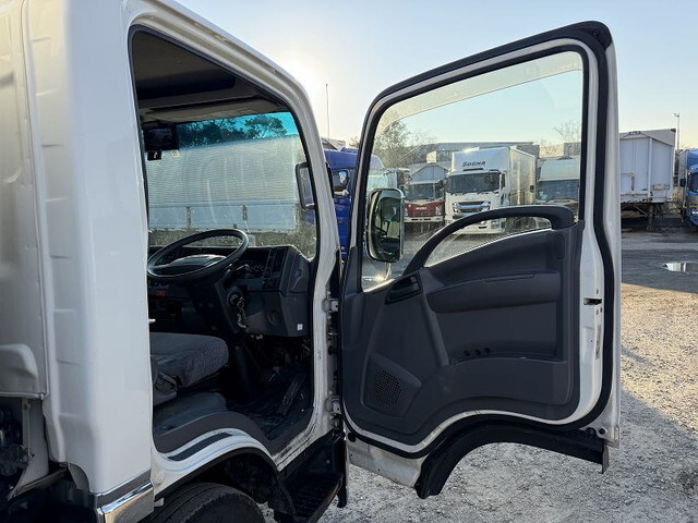 いすゞエルフ冷凍車（冷蔵車）小型（2t・3t）[写真32]