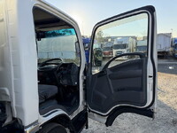 いすゞエルフ冷凍車（冷蔵車）小型（2t・3t）[写真33]