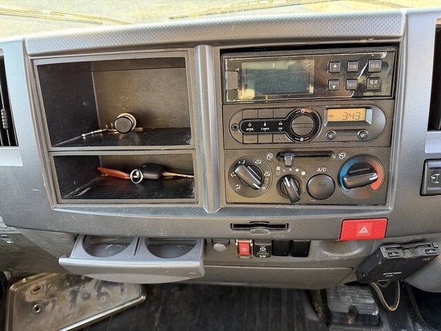 いすゞエルフ冷凍車（冷蔵車）小型（2t・3t）[写真36]