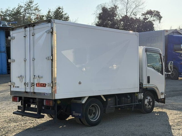 いすゞエルフ冷凍車（冷蔵車）小型（2t・3t）[写真04]