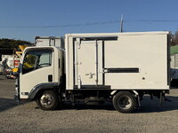 いすゞエルフ冷凍車（冷蔵車）小型（2t・3t）[写真09]