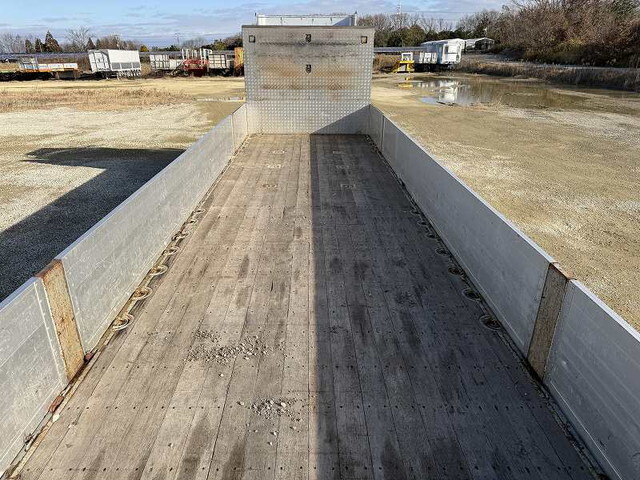 いすゞギガ平ボディ大型（10t）[写真10]