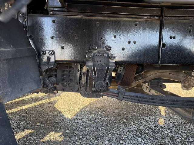 いすゞギガ平ボディ大型（10t）[写真17]