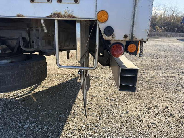 いすゞギガ平ボディ大型（10t）[写真21]