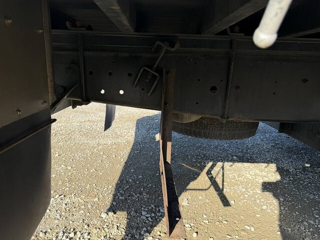 いすゞギガ平ボディ大型（10t）[写真23]