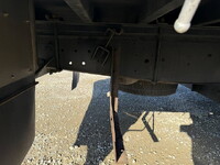 いすゞギガ平ボディ大型（10t）[写真24]