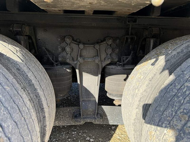 いすゞギガ平ボディ大型（10t）[写真25]