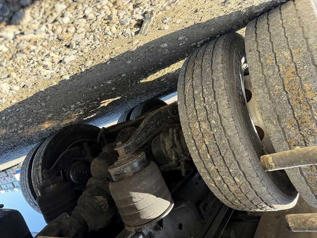 いすゞギガ平ボディ大型（10t）[写真26]