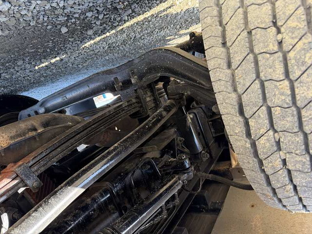 いすゞギガ平ボディ大型（10t）[写真27]