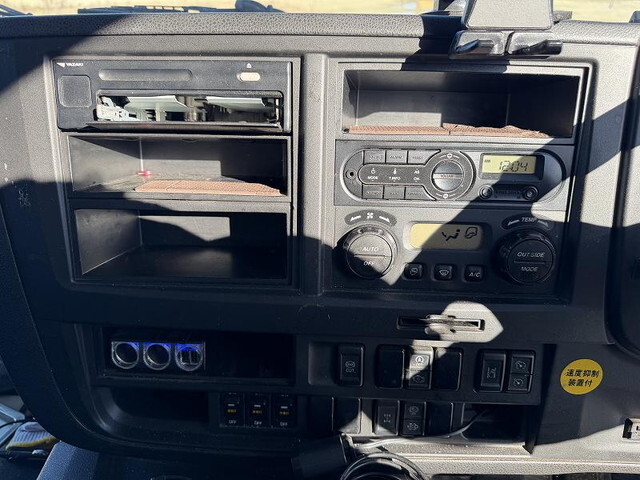 いすゞギガ平ボディ大型（10t）[写真30]