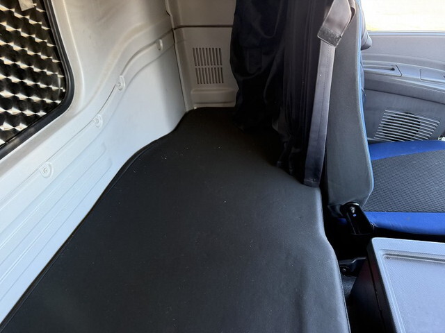 いすゞギガ平ボディ大型（10t）[写真35]