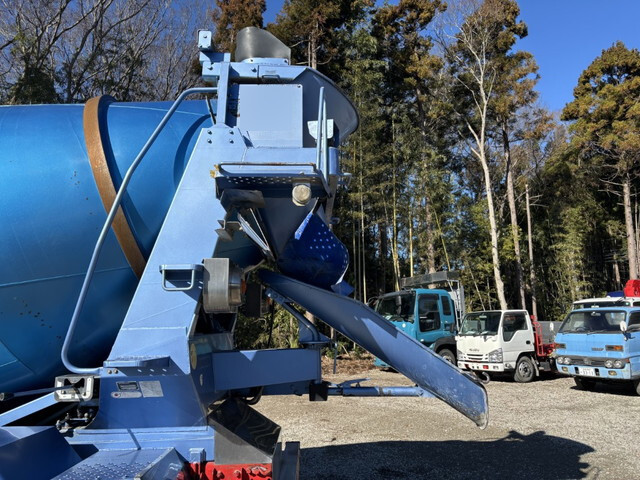 三菱ふそうファイターミキサー車（コンクリートミキサー）増トン（6t・8t）[写真18]