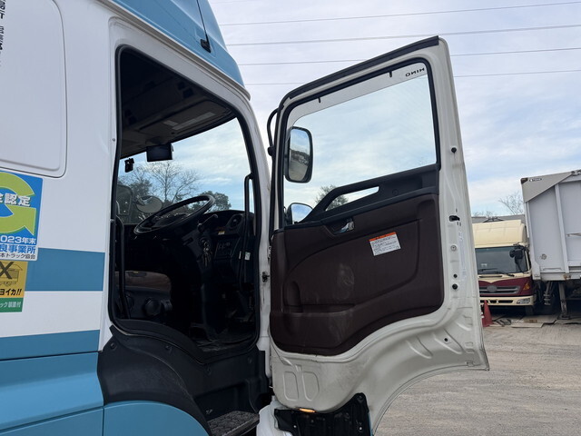 日野プロフィアアルミウイング大型（10t）[写真34]