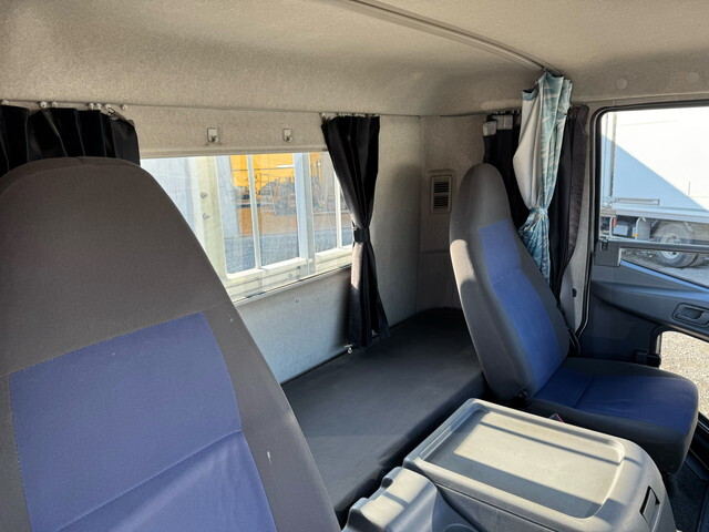 三菱ふそうファイターアルミブロック中型（4t）[写真24]