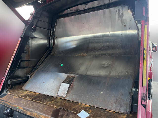 三菱ふそうファイターパッカー車（塵芥車）中型（4t）[写真11]