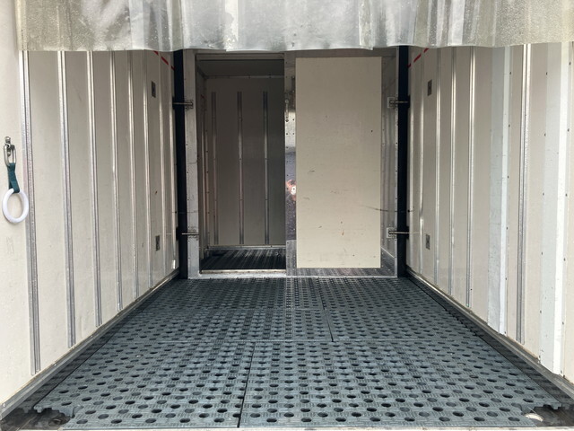 いすゞエルフ冷凍車（冷蔵車）小型（2t・3t）[写真13]