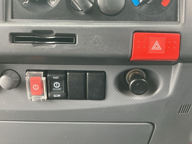 いすゞエルフ冷凍車（冷蔵車）小型（2t・3t）[写真36]