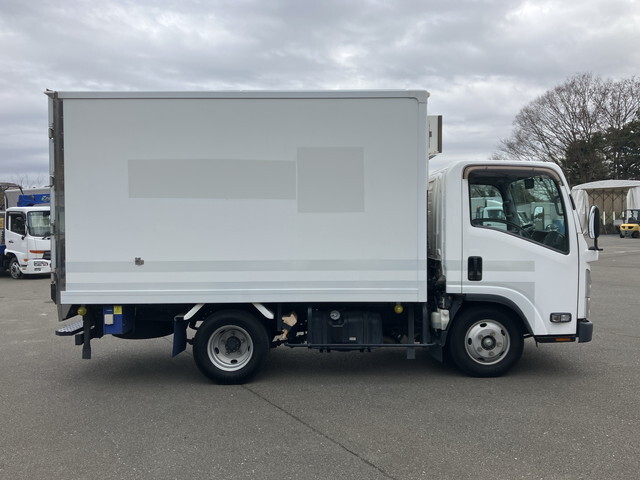 いすゞエルフ冷凍車（冷蔵車）小型（2t・3t）[写真06]