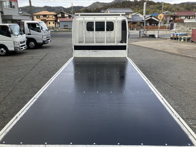 トヨタトヨエース平ボディ小型（2t・3t）[写真12]