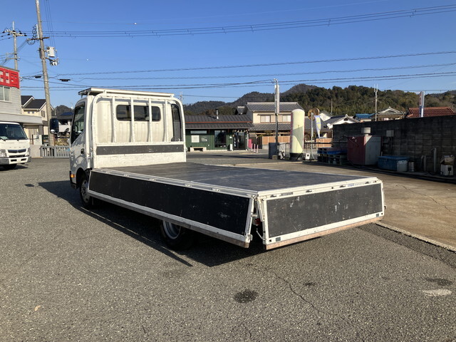 トヨタトヨエース平ボディ小型（2t・3t）[写真16]