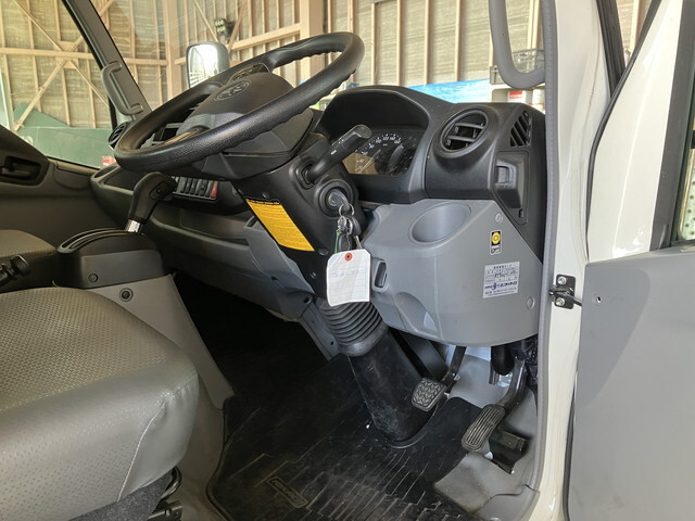 トヨタトヨエース平ボディ小型（2t・3t）[写真30]